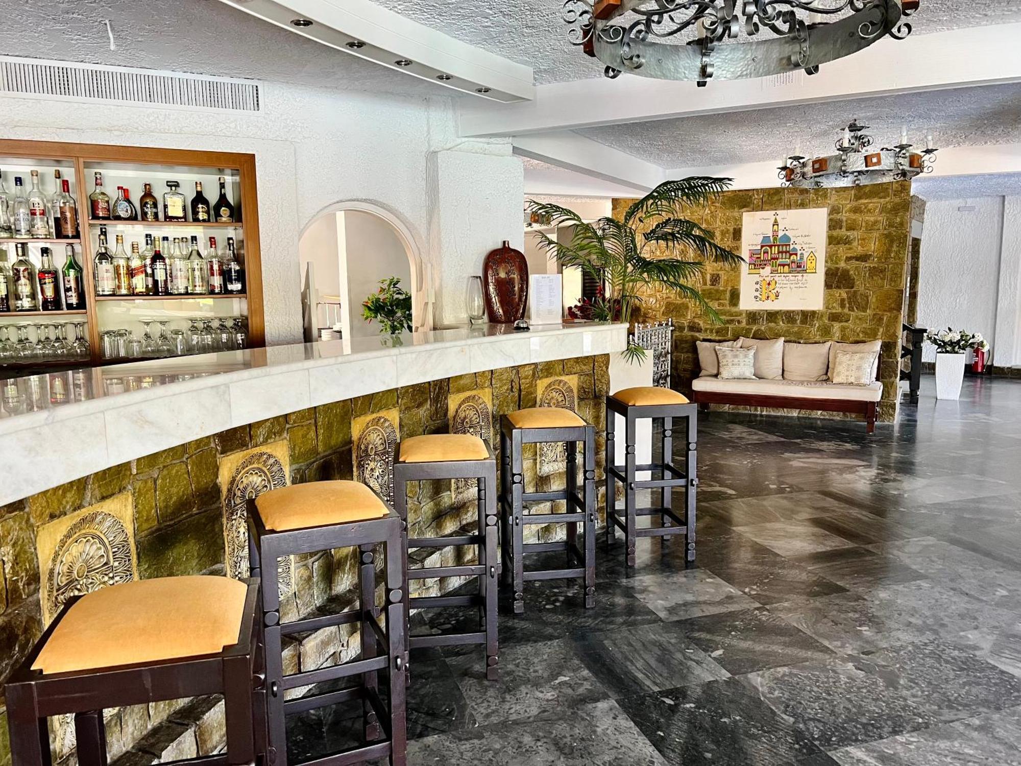 Karteros Hotel Ngoại thất bức ảnh