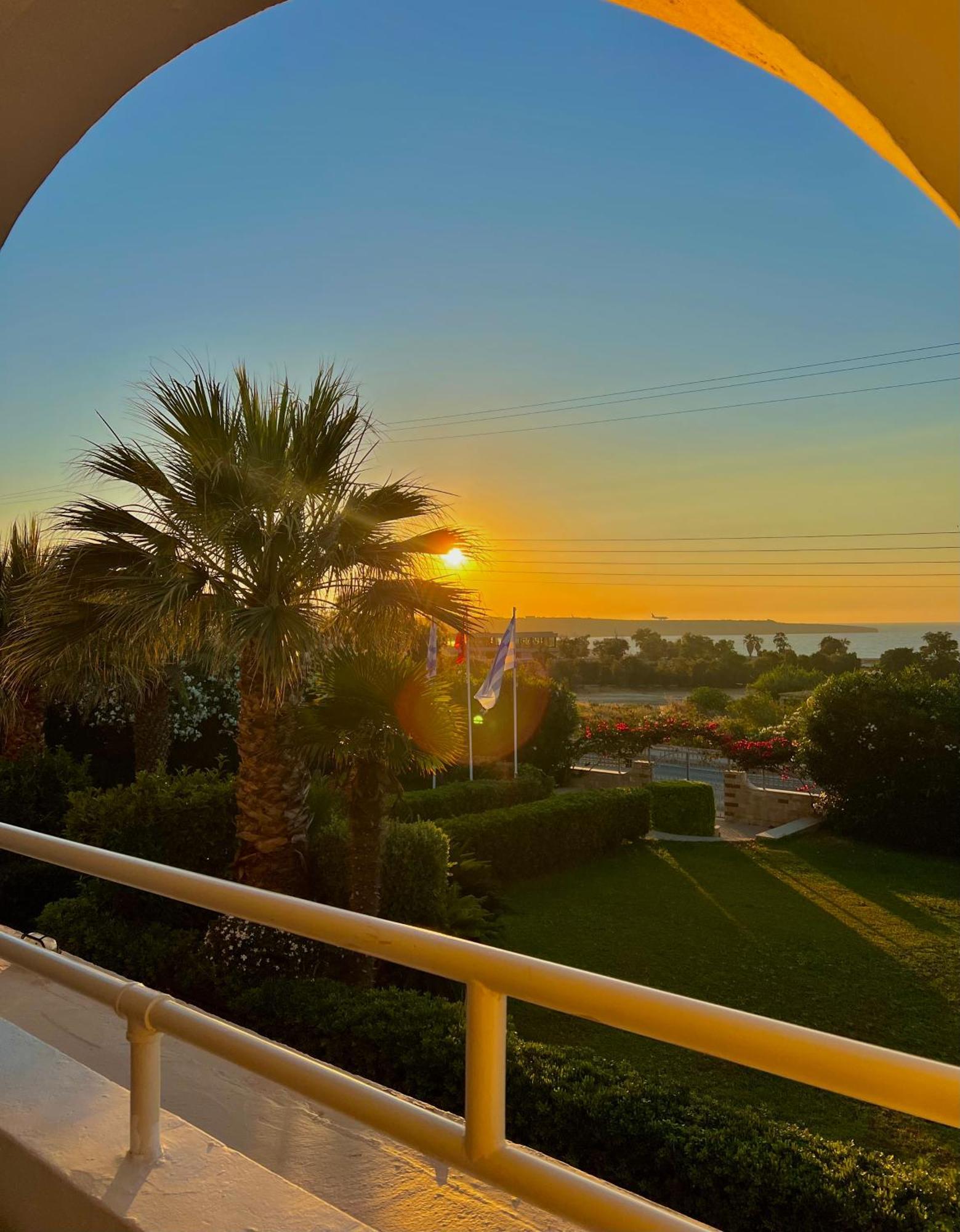 Karteros Hotel Ngoại thất bức ảnh