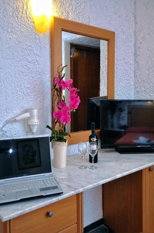 Karteros Hotel Ngoại thất bức ảnh
