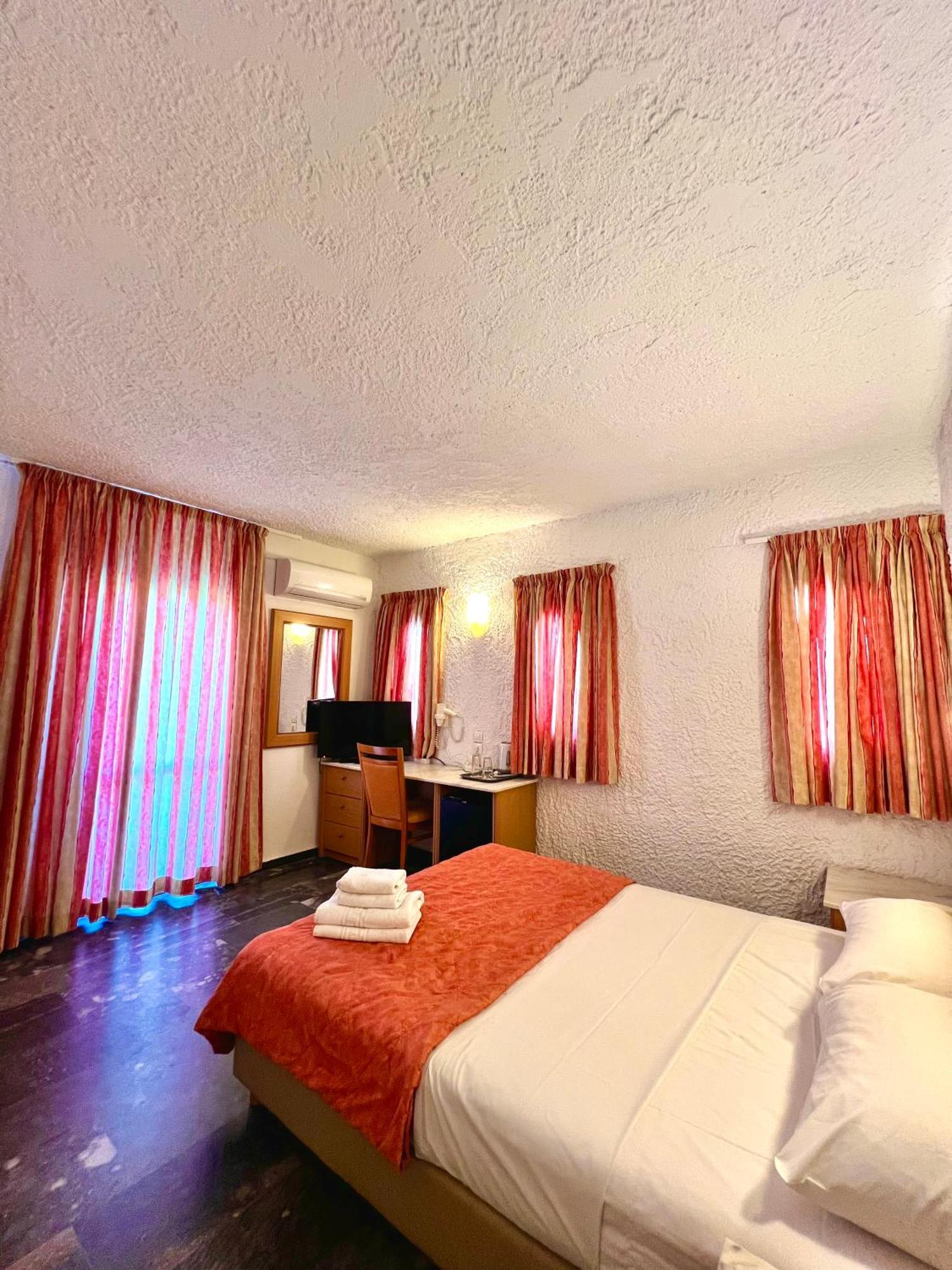 Karteros Hotel Ngoại thất bức ảnh